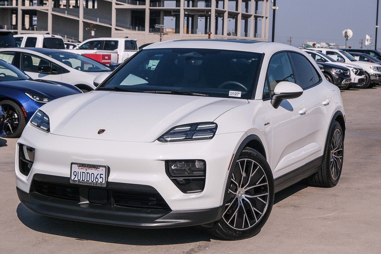 2024 PORSCHE Macan