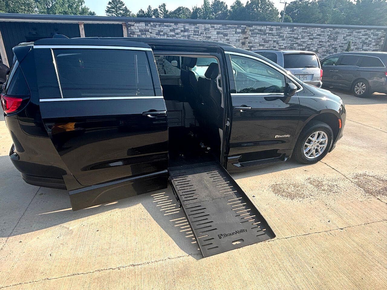 2020 CHRYSLER Voyager