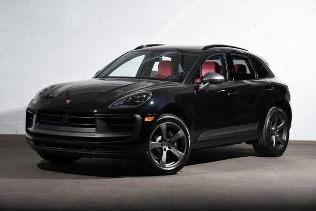 2025 PORSCHE Macan
