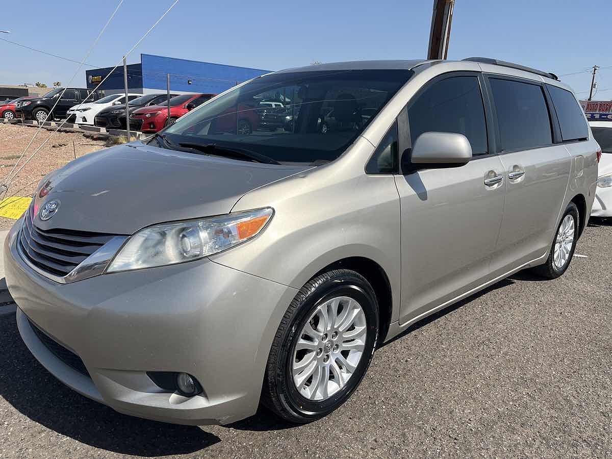 2017 TOYOTA Sienna