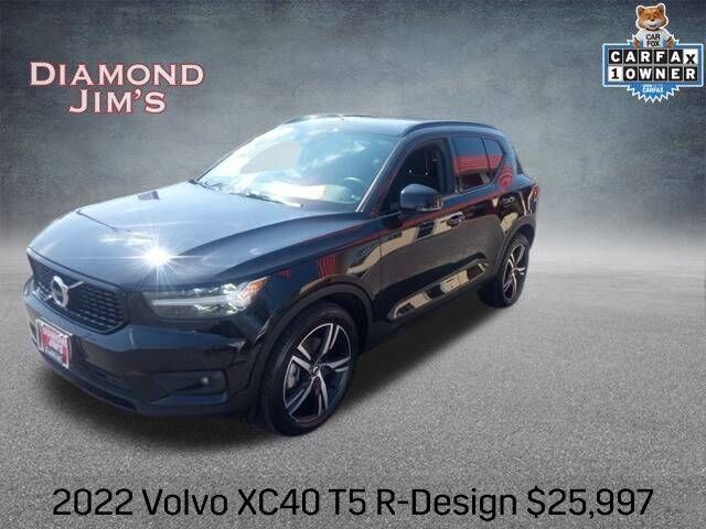 2022 VOLVO XC40