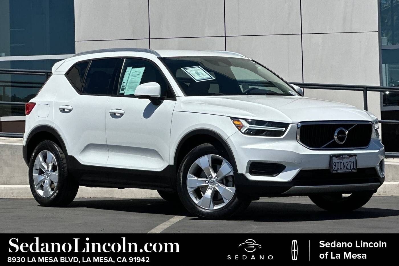 2022 VOLVO XC40