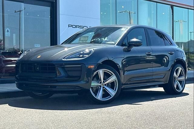 2025 PORSCHE Macan