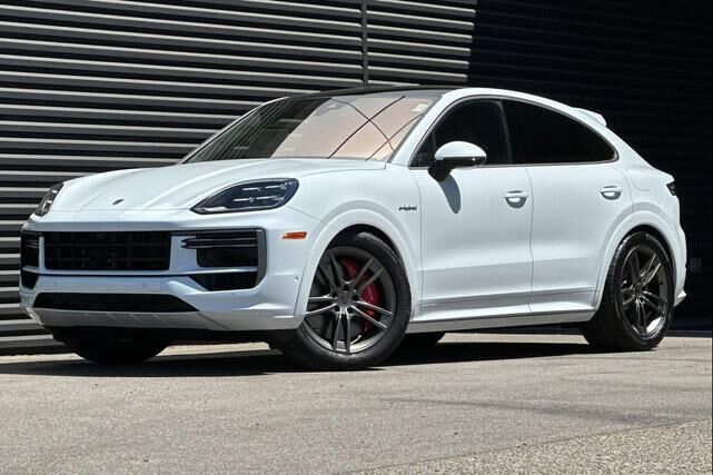 2025 PORSCHE Cayenne