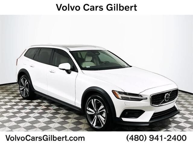 2025 VOLVO V60CC