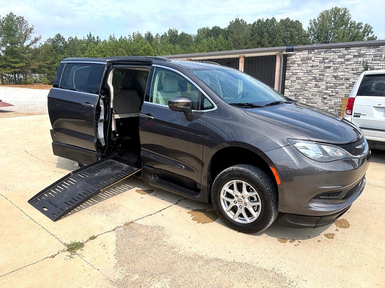 2021 CHRYSLER Voyager