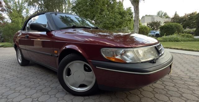 Saab 900