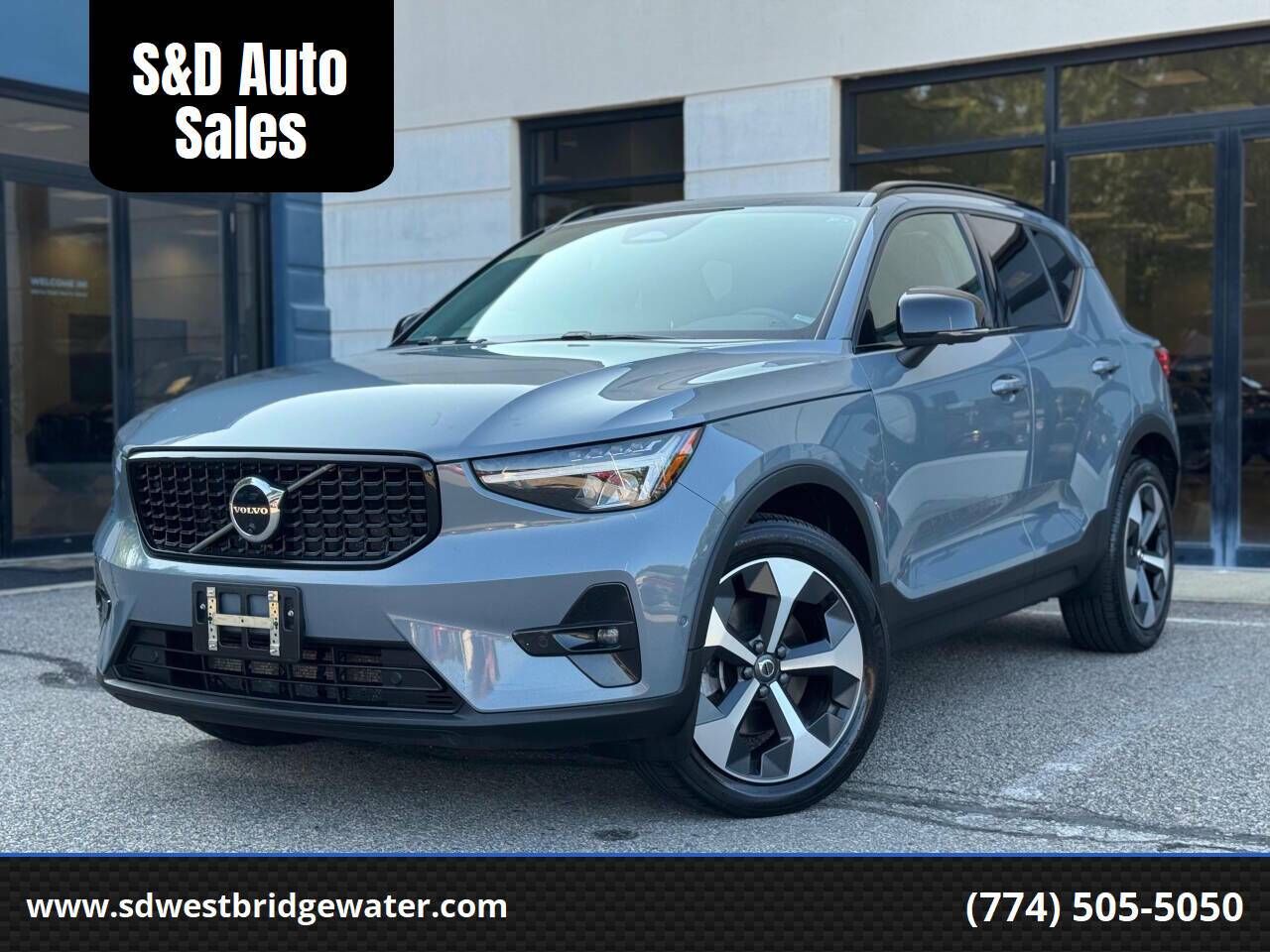 2023 VOLVO XC40