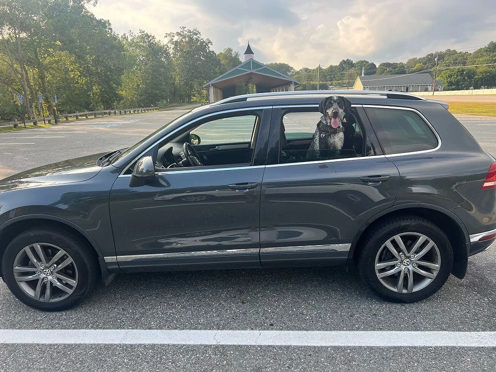 2016 VOLKSWAGEN Touareg