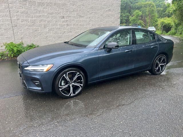 2024 VOLVO S60