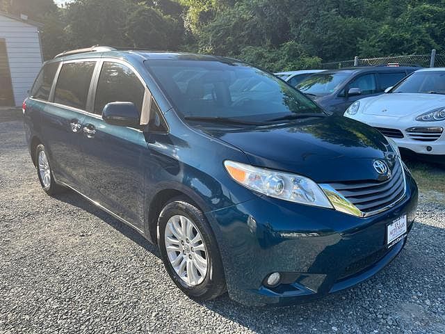 2011 TOYOTA Sienna