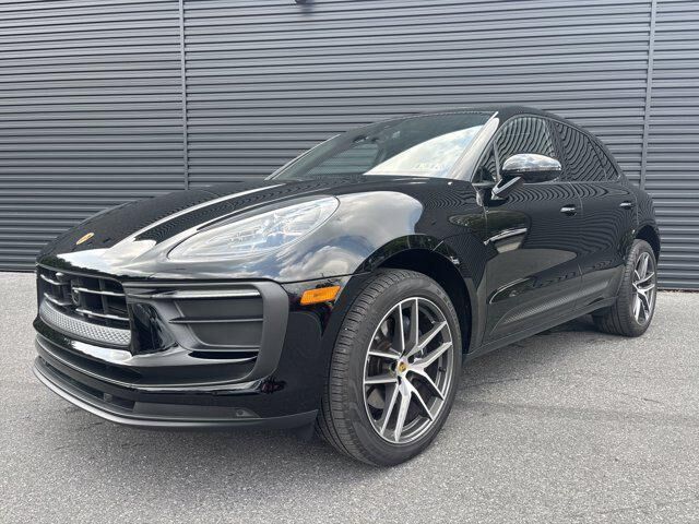 2025 PORSCHE Macan