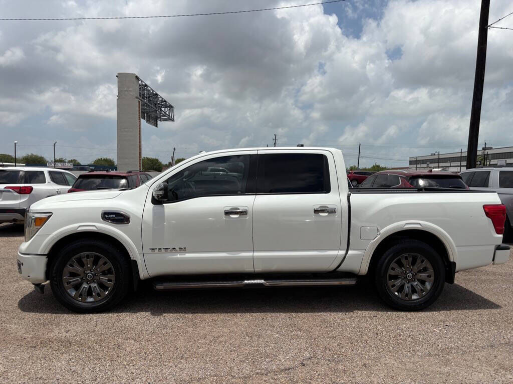 2017 NISSAN Titan