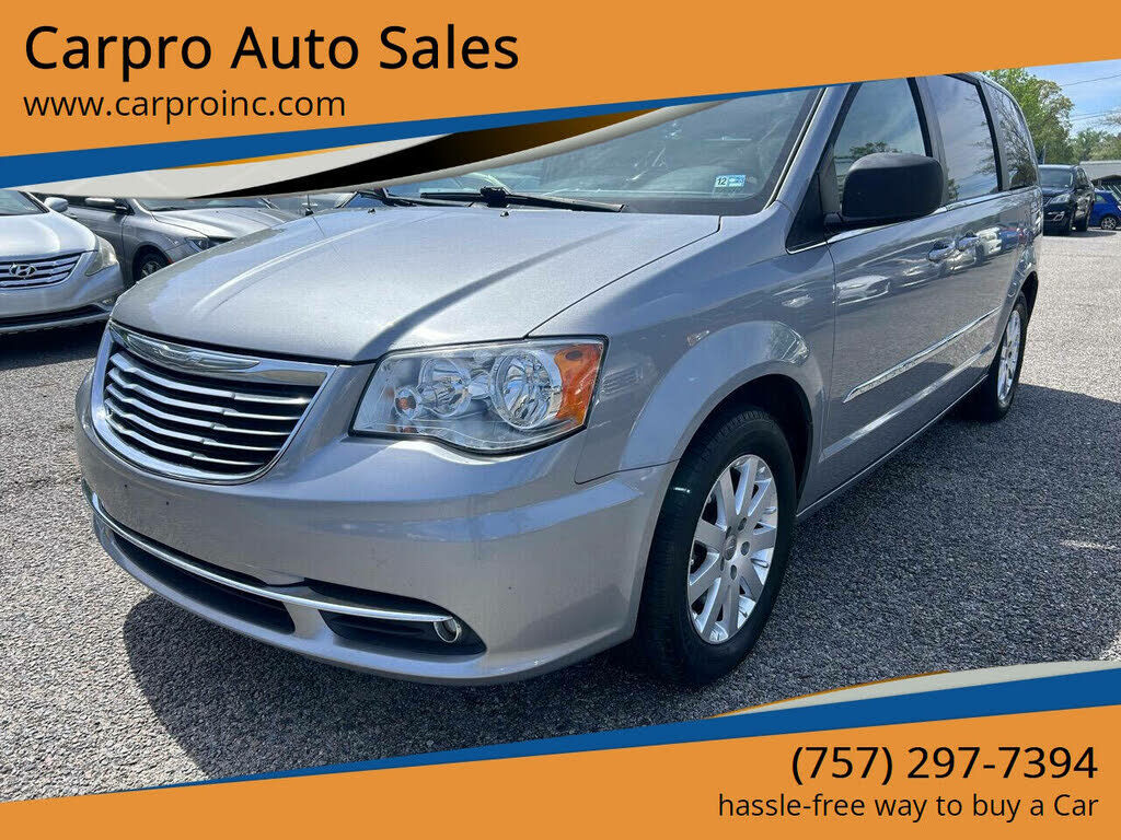 2015 CHRYSLER Town and Country