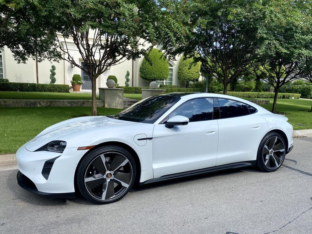 2020 PORSCHE Taycan