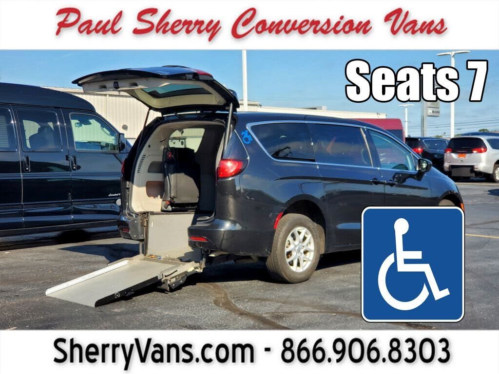 2023 CHRYSLER Voyager