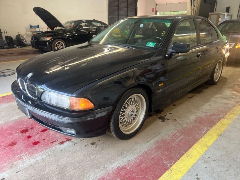 BMW 528i