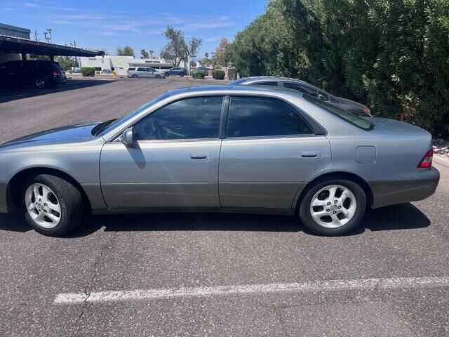 Lexus ES