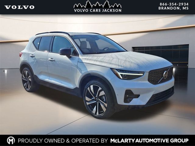 2026 VOLVO XC40