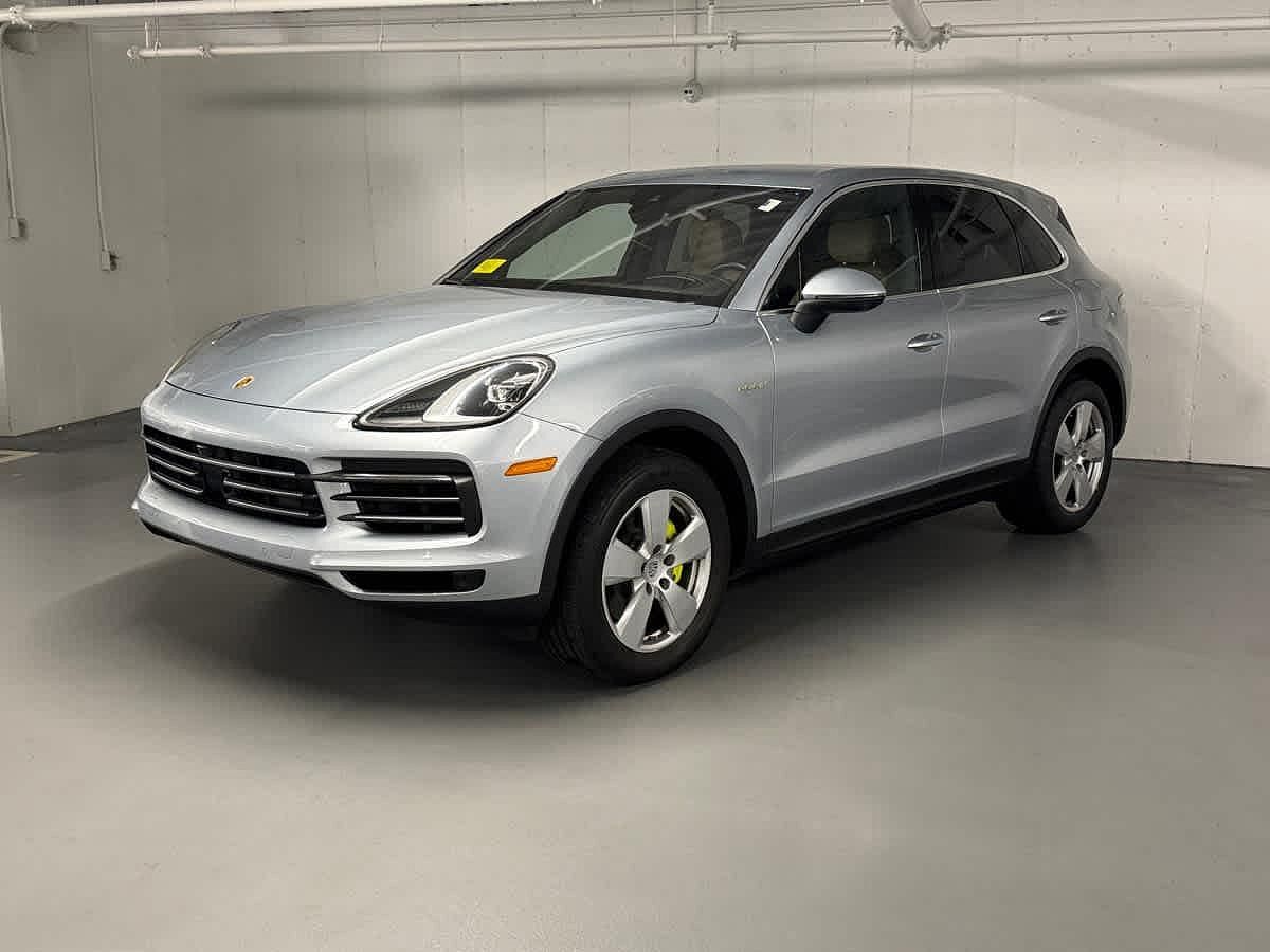 2022 PORSCHE Cayenne