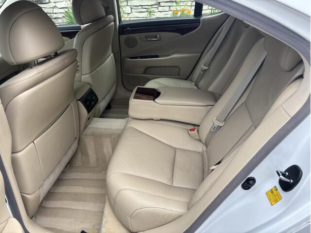 Lexus LS