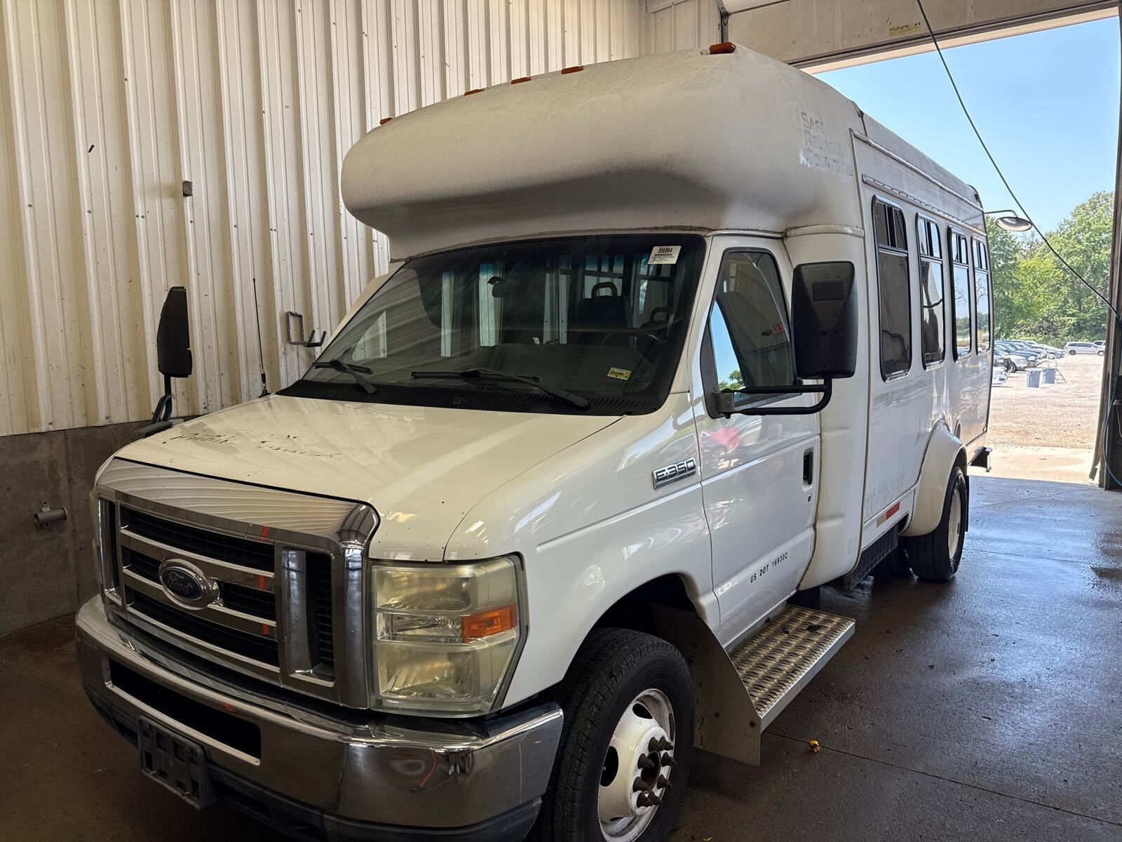 Ford E-350