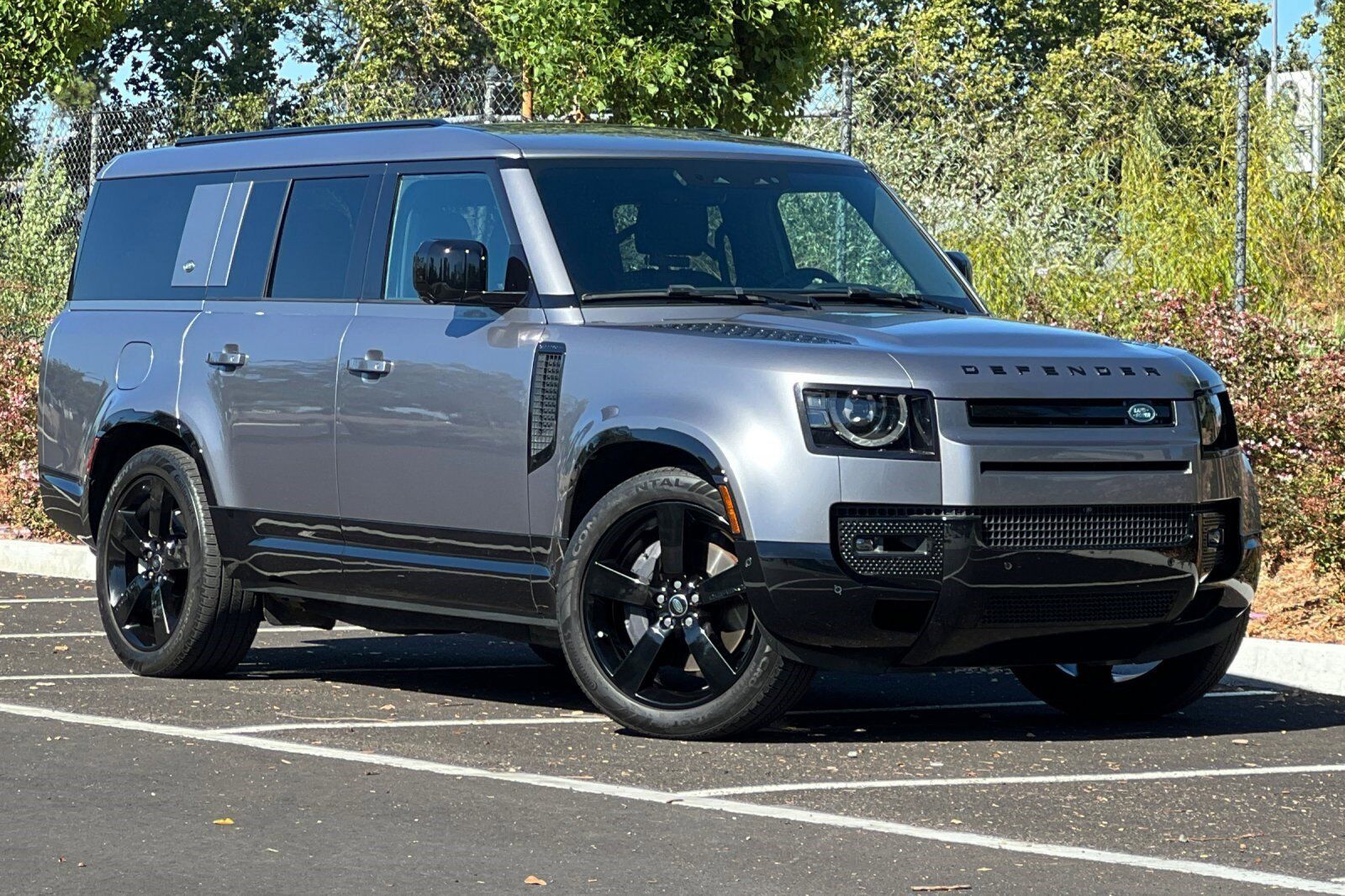 2024 LAND ROVER Defender