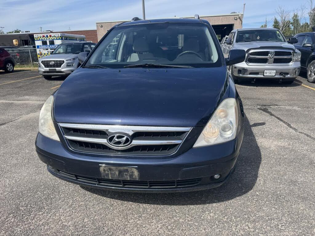 Hyundai Entourage