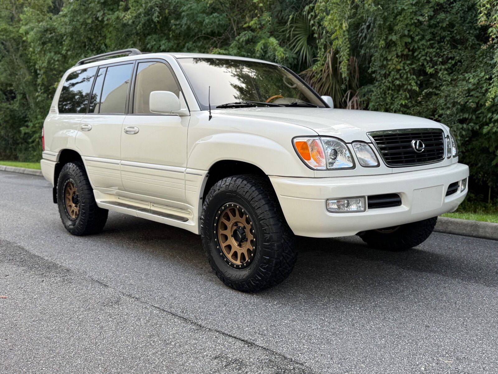 Lexus LX