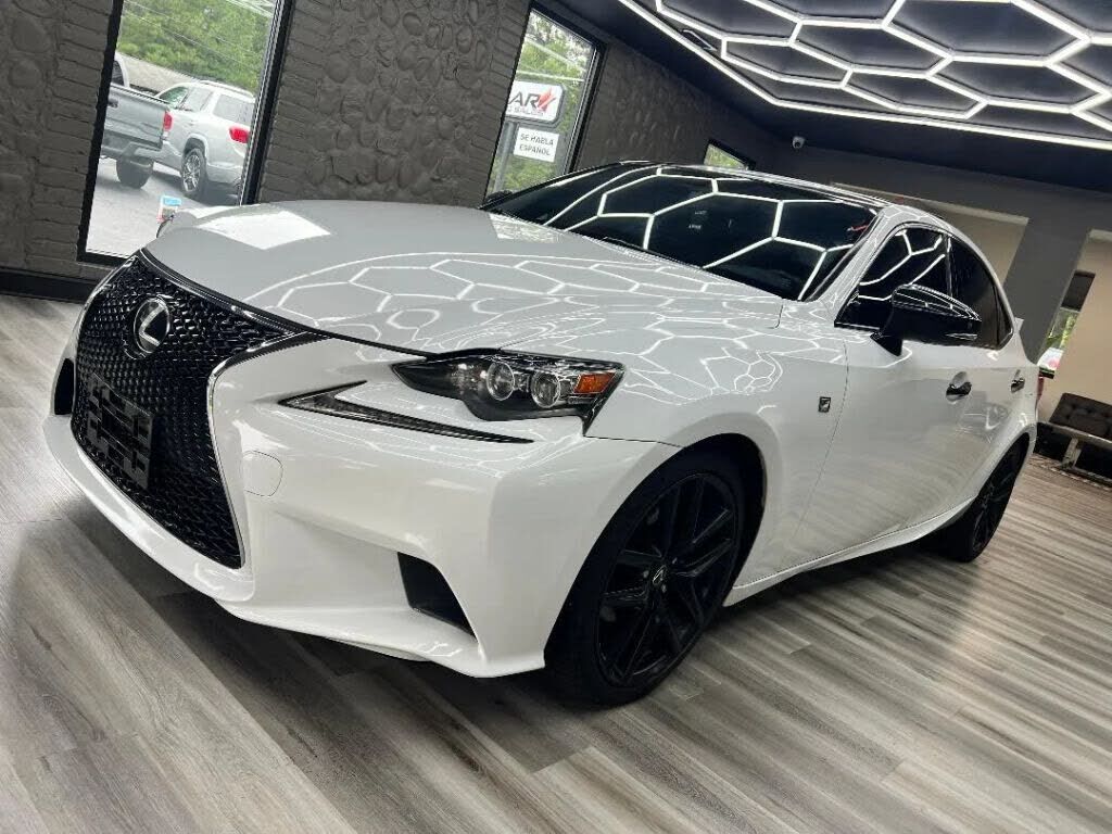Lexus IS