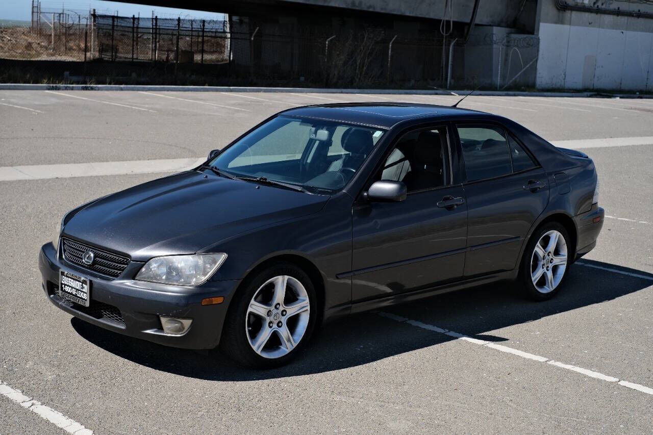 Lexus IS