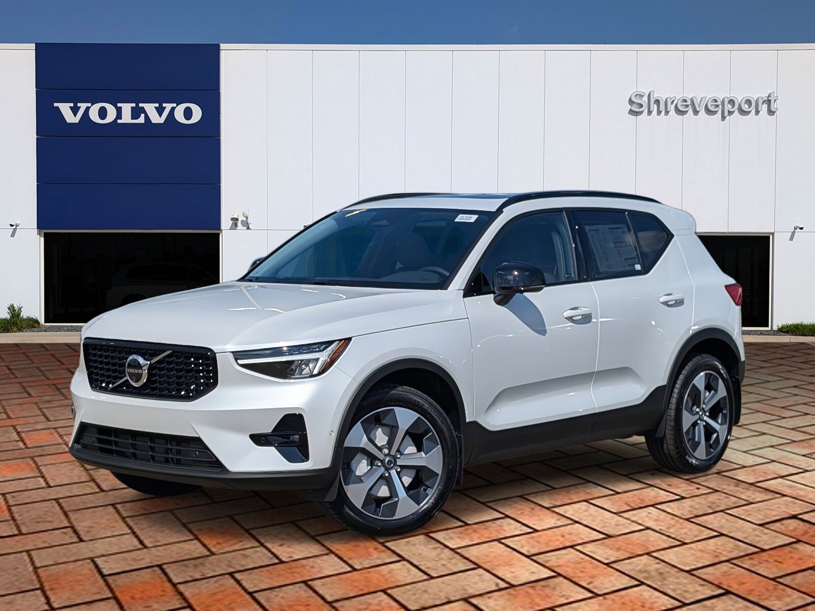 2026 VOLVO XC40