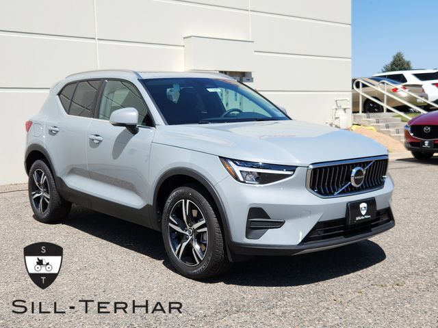 2025 VOLVO XC40