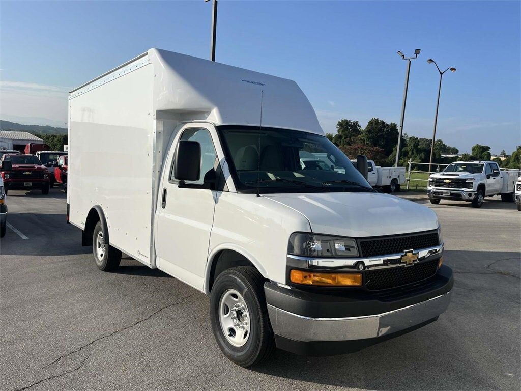 2025 CHEVROLET Express