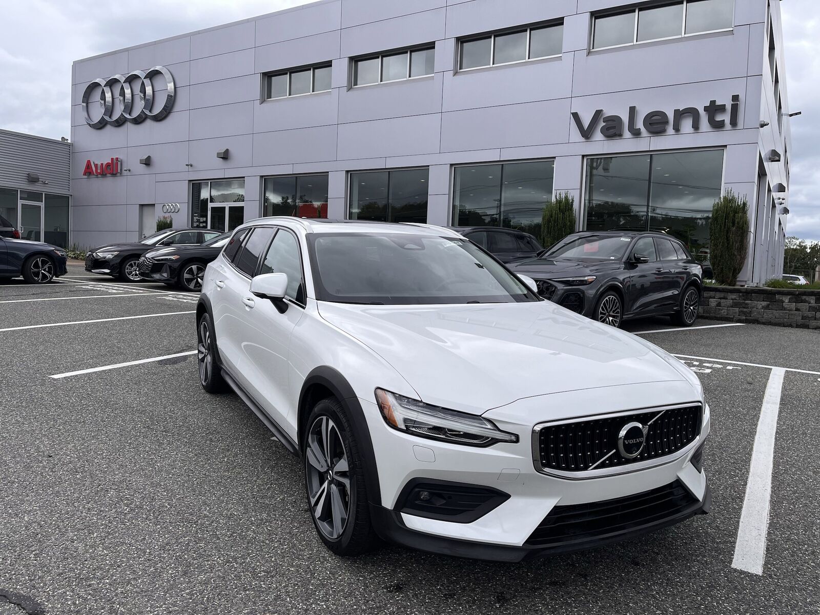 2024 VOLVO V60CC