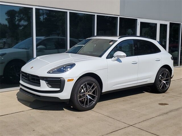 2026 PORSCHE Macan