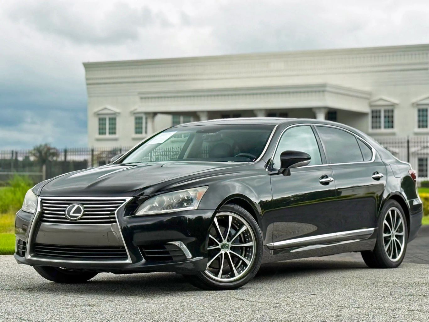 Lexus LS