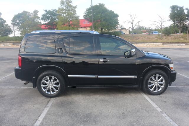 Infiniti QX56