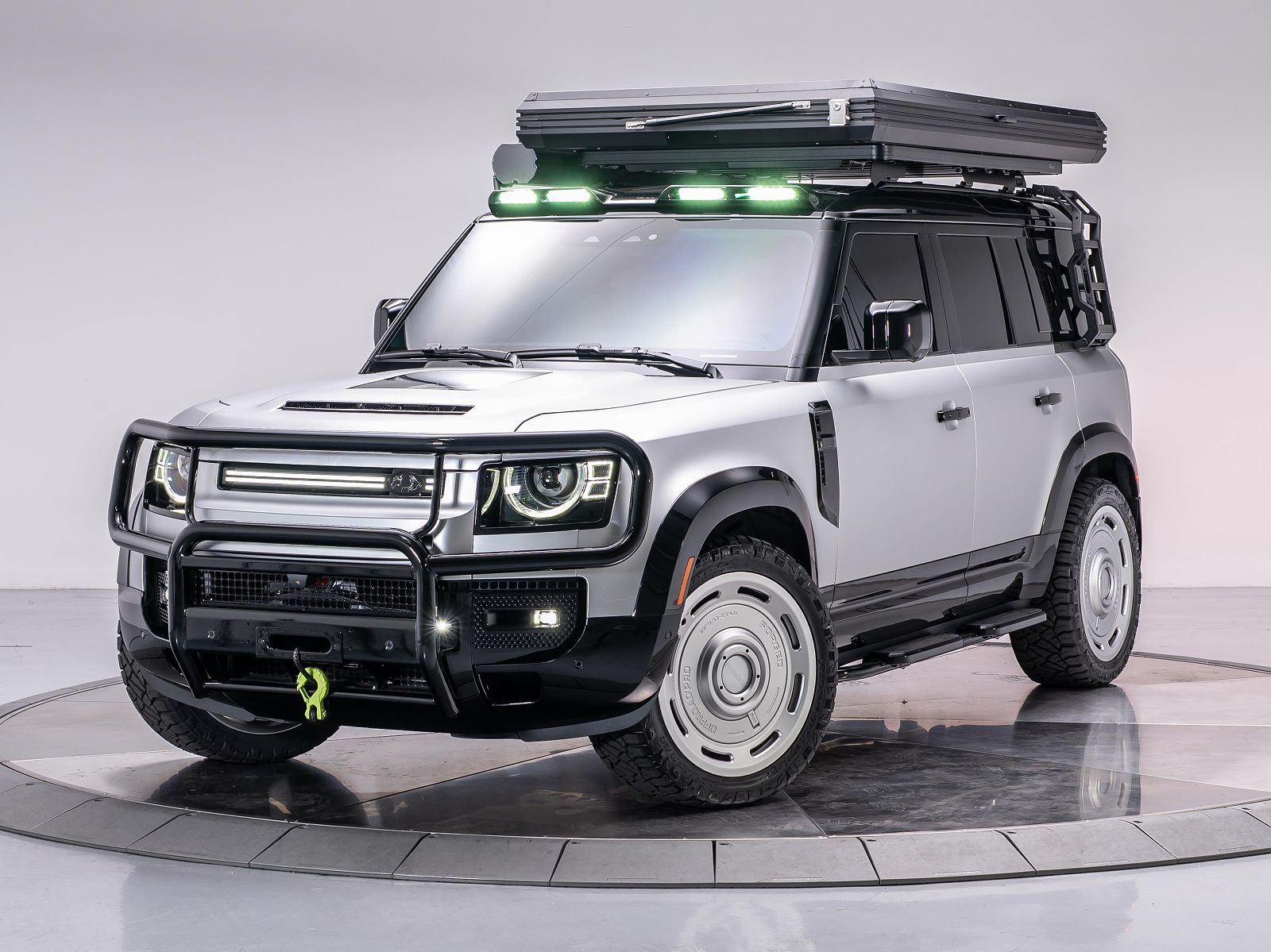 2025 LAND ROVER Defender