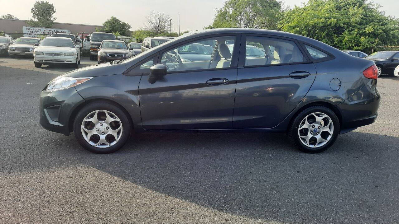 2011 FORD Fiesta