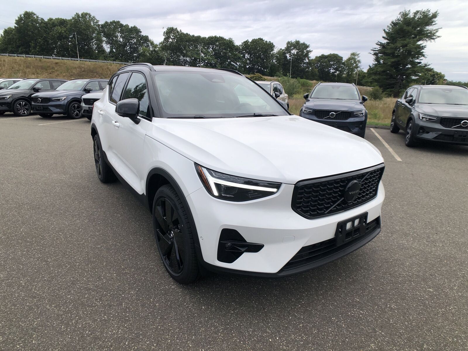 2026 VOLVO XC40