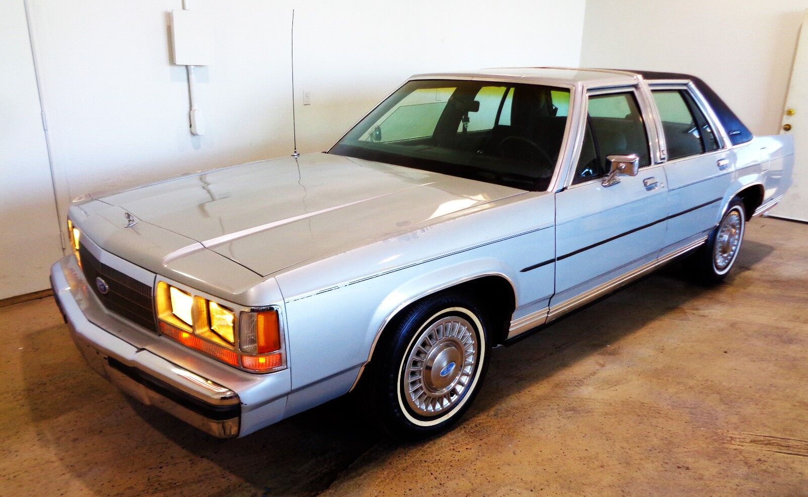 Ford Crown Victoria