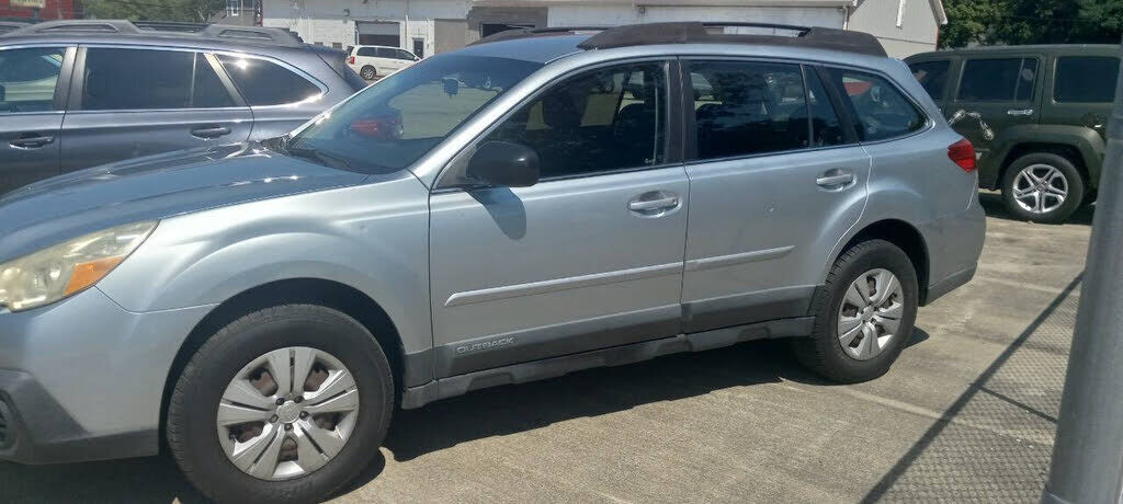 2013 SUBARU Outback