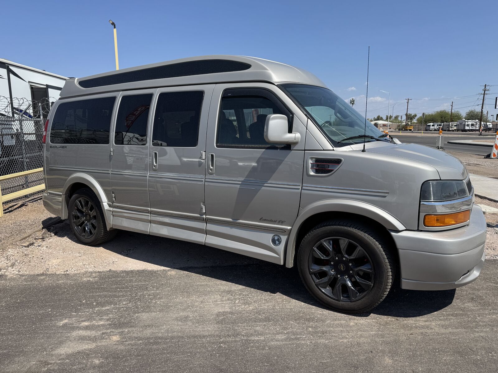 2023 CHEVROLET Express