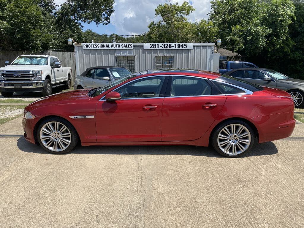 Jaguar XJ