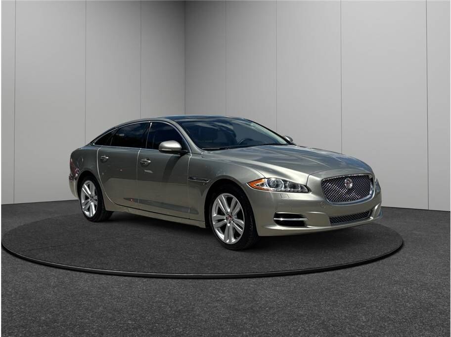 Jaguar XJ