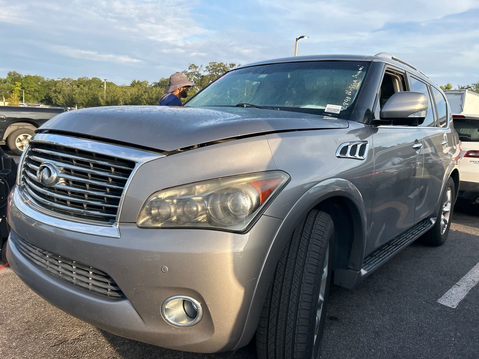 Infiniti QX56