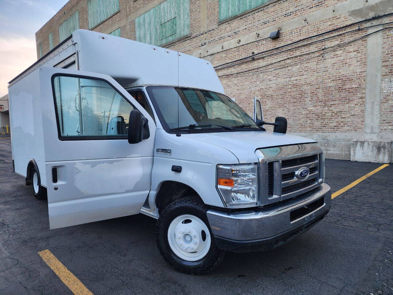2017 FORD E-350
