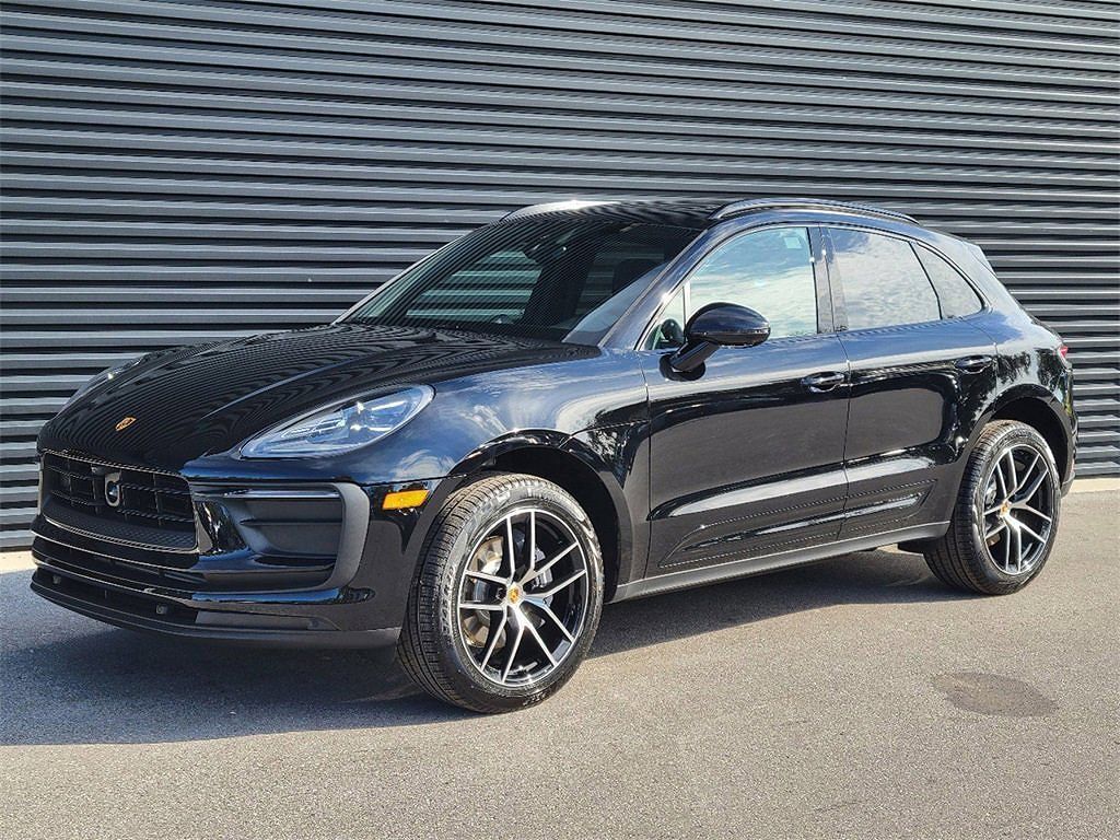 2025 PORSCHE Macan