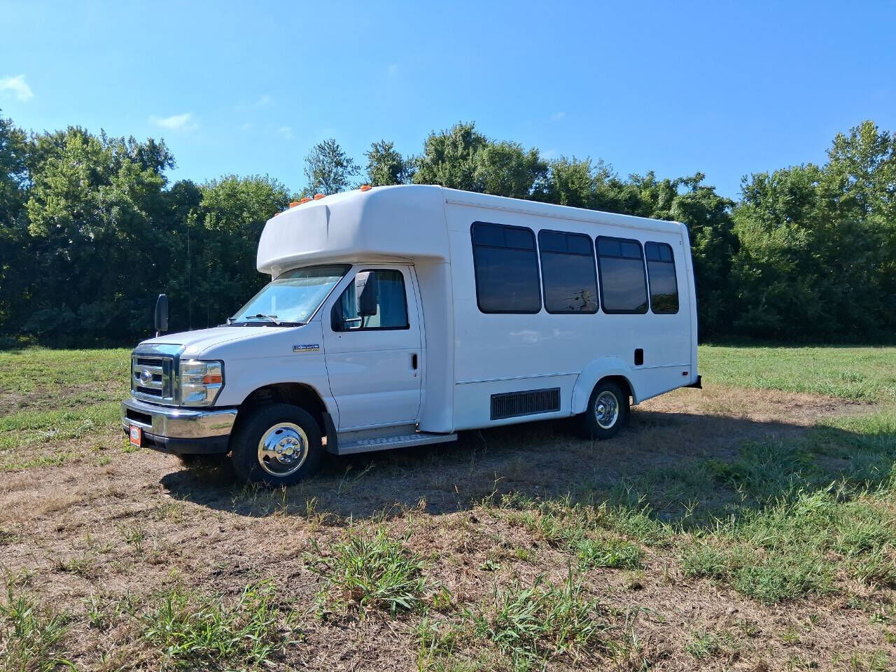 2011 FORD E-350